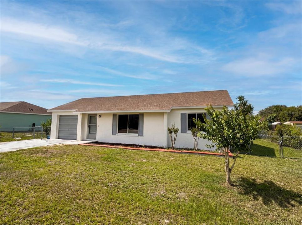 For Sale: $213,000 (2 beds, 1 baths, 900 Square Feet)