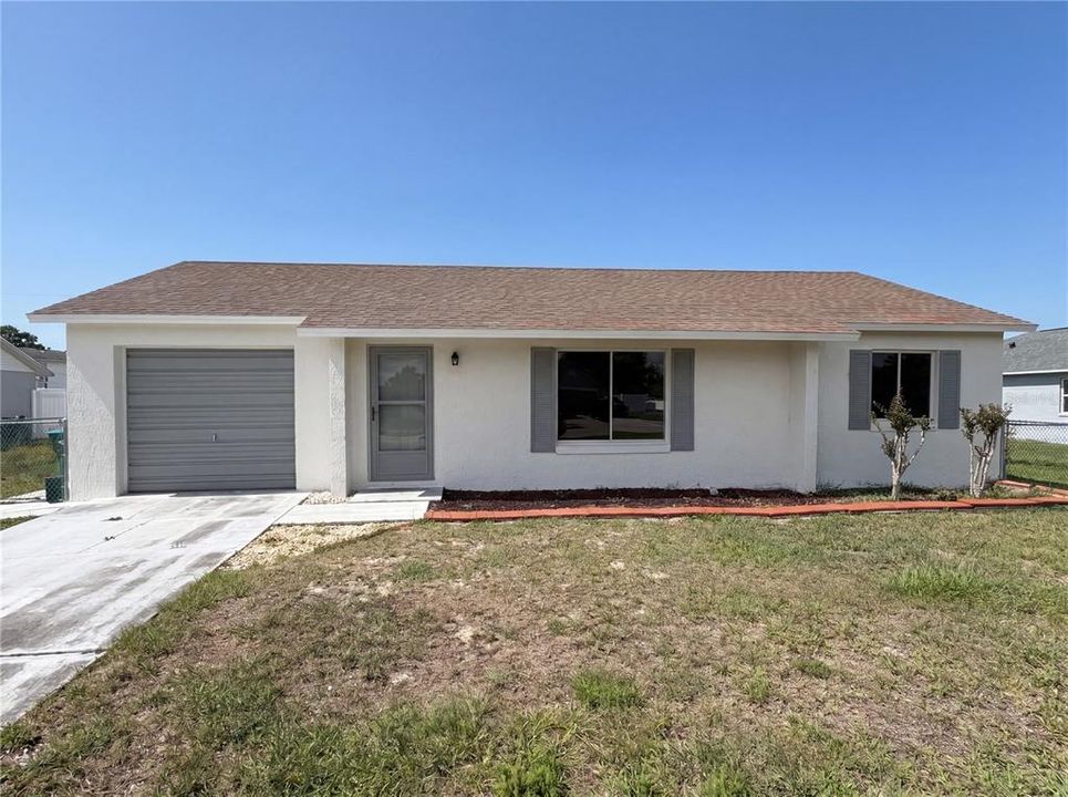 For Sale: $213,000 (2 beds, 1 baths, 900 Square Feet)