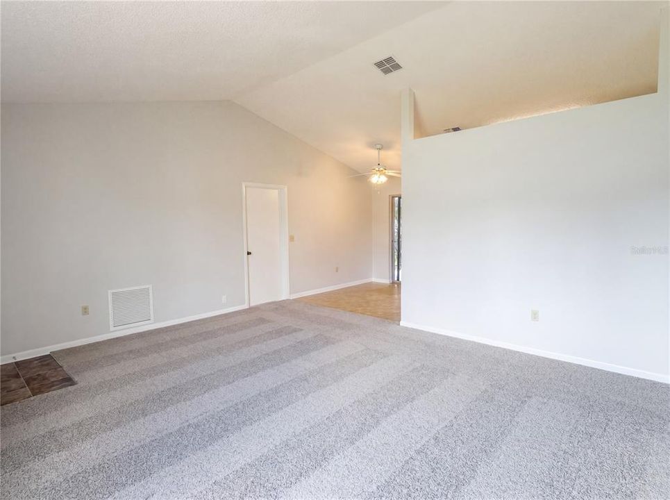 For Sale: $213,000 (2 beds, 1 baths, 900 Square Feet)