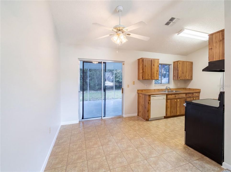 For Sale: $213,000 (2 beds, 1 baths, 900 Square Feet)