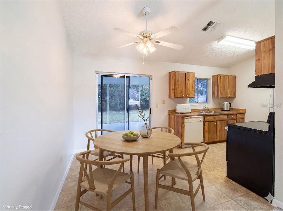 For Sale: $213,000 (2 beds, 1 baths, 900 Square Feet)