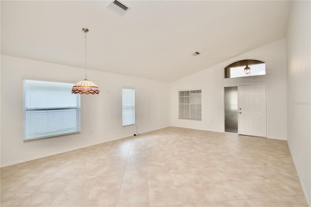 En Venta: $422,000 (3 camas, 2 baños, 1558 Pies cuadrados)