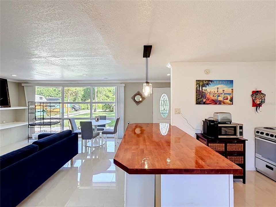 En Venta: $225,000 (2 camas, 1 baños, 830 Pies cuadrados)