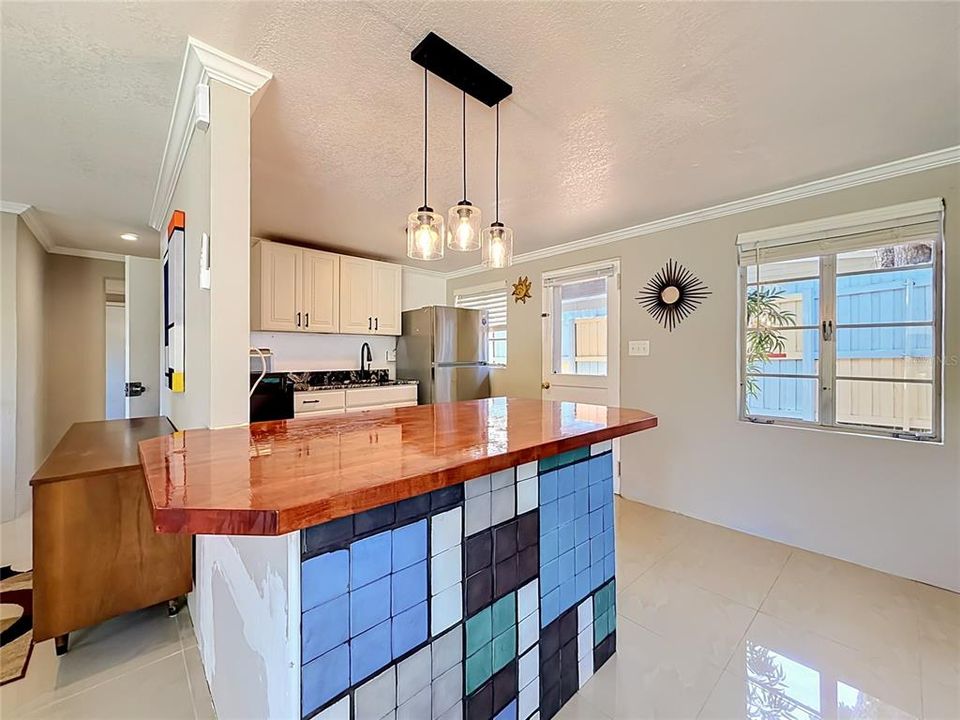 En Venta: $225,000 (2 camas, 1 baños, 830 Pies cuadrados)