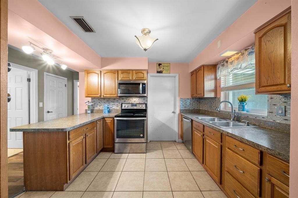 For Rent: $1,800 (3 beds, 2 baths, 1411 Square Feet)