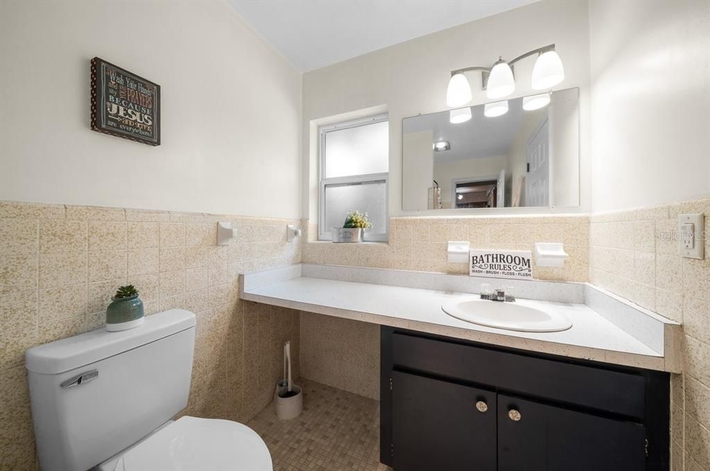 For Rent: $1,800 (3 beds, 2 baths, 1411 Square Feet)