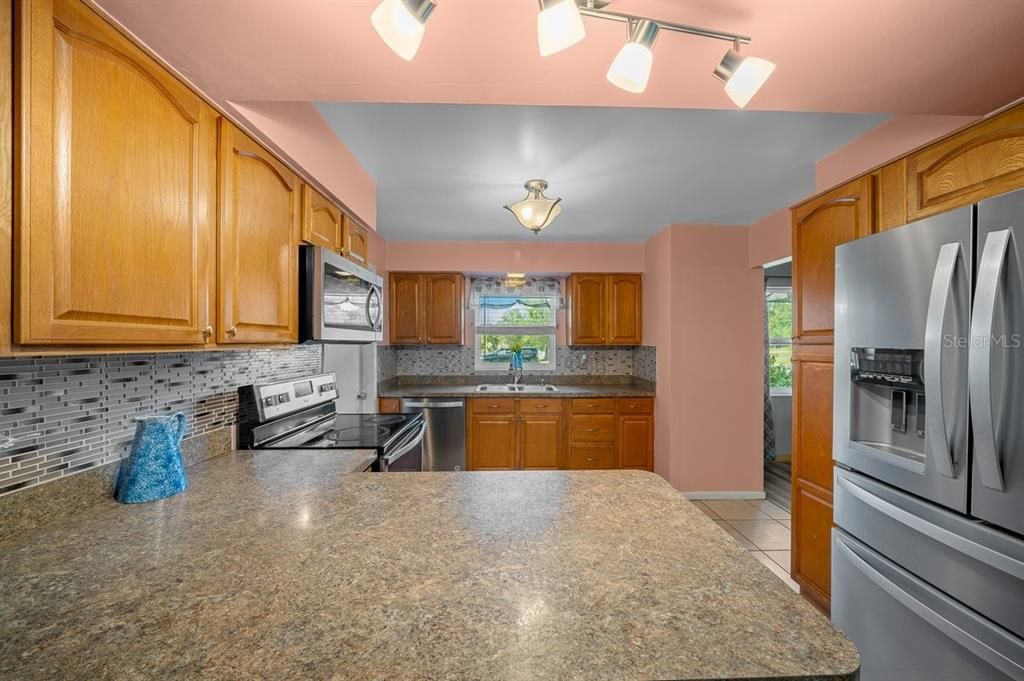 For Rent: $1,800 (3 beds, 2 baths, 1411 Square Feet)