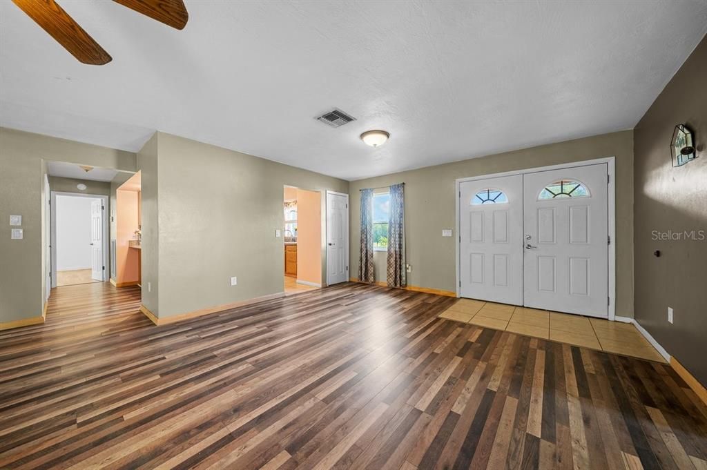 For Rent: $1,800 (3 beds, 2 baths, 1411 Square Feet)