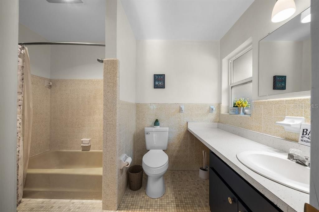 For Rent: $1,800 (3 beds, 2 baths, 1411 Square Feet)