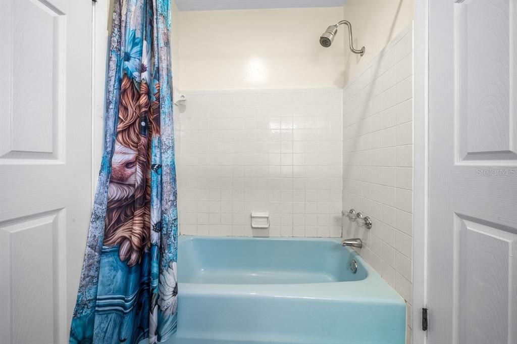 For Rent: $1,800 (3 beds, 2 baths, 1411 Square Feet)