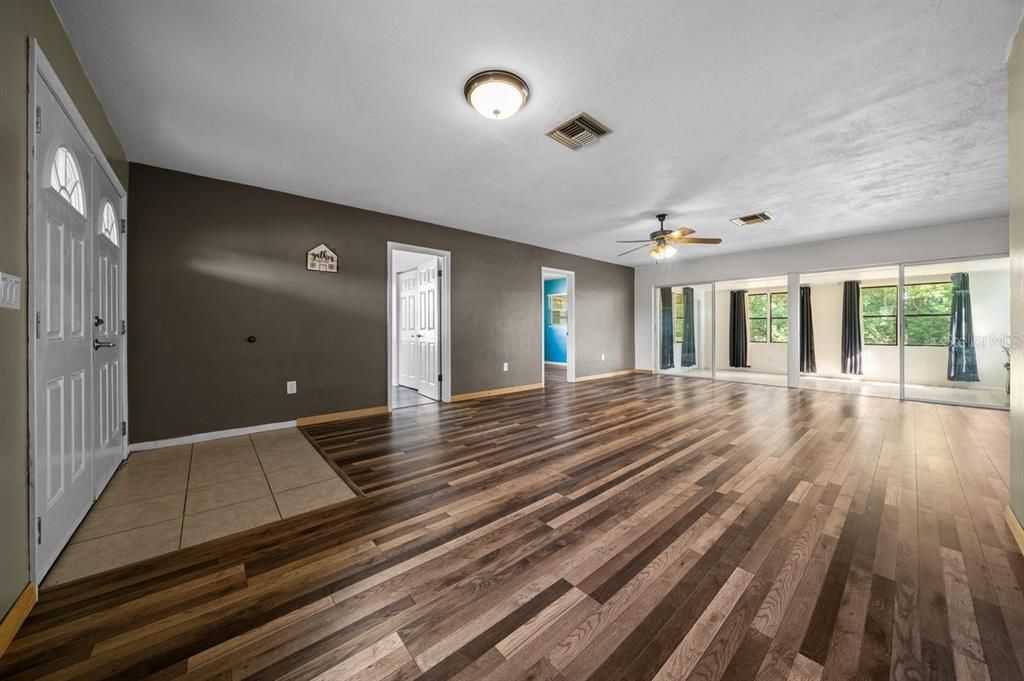 For Rent: $1,800 (3 beds, 2 baths, 1411 Square Feet)