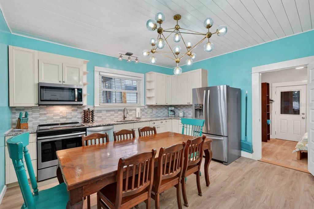 For Sale: $1,599,000 (5 beds, 6 baths, 3080 Square Feet)