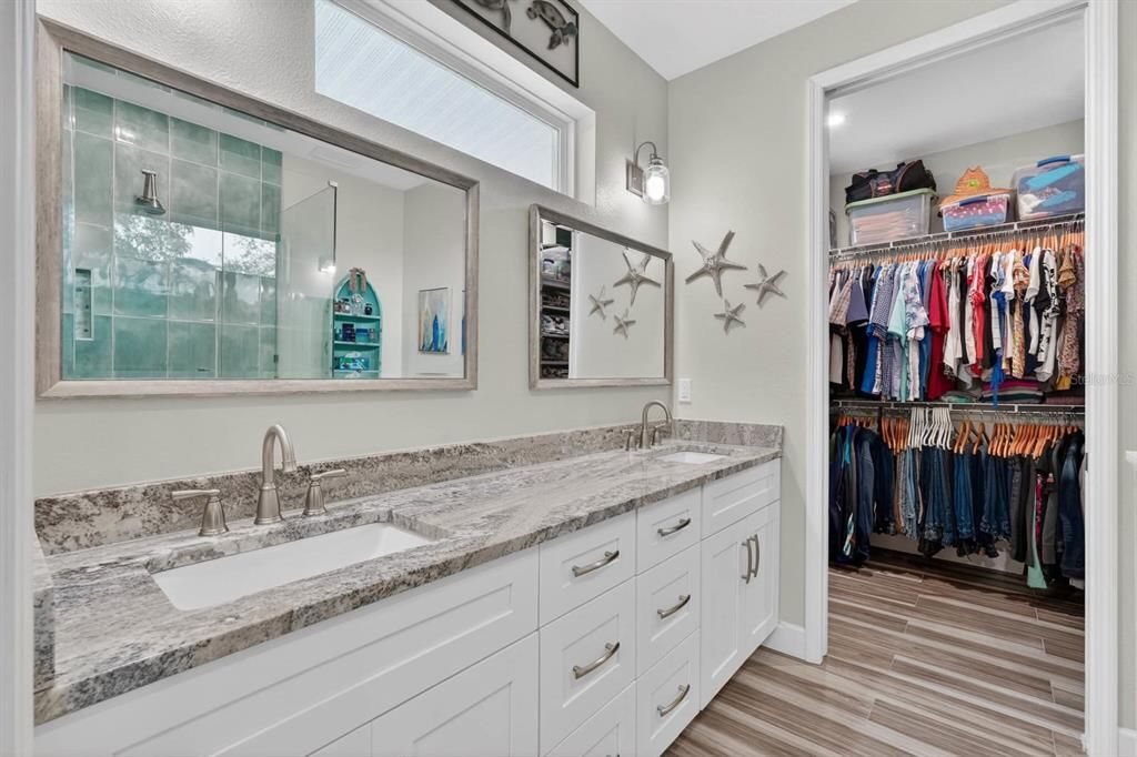 For Sale: $1,599,000 (5 beds, 6 baths, 3080 Square Feet)