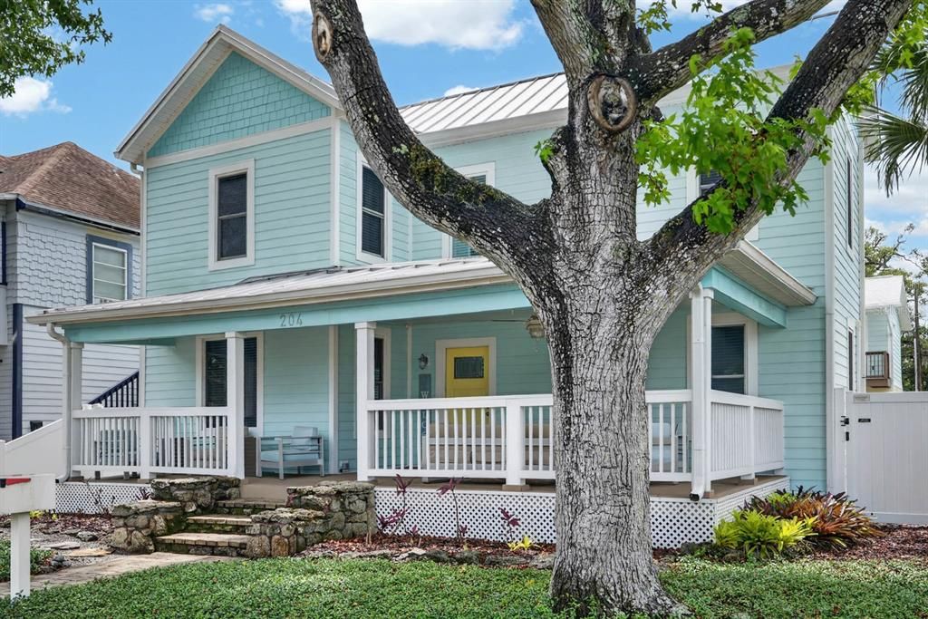 For Sale: $1,599,000 (5 beds, 6 baths, 3080 Square Feet)
