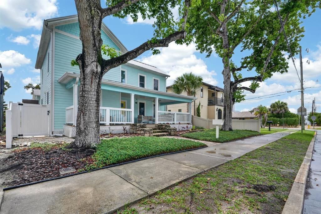 For Sale: $1,599,000 (5 beds, 6 baths, 3080 Square Feet)