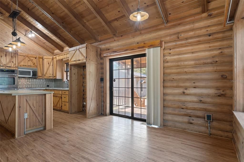 Active With Contract: $230,800 (2 beds, 2 baths, 1215 Square Feet)