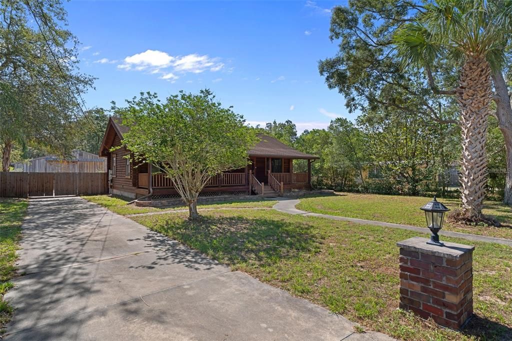 Active With Contract: $230,800 (2 beds, 2 baths, 1215 Square Feet)