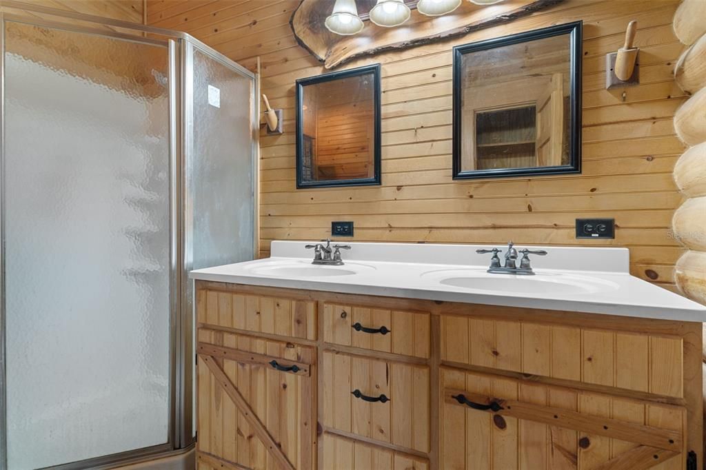 Active With Contract: $230,800 (2 beds, 2 baths, 1215 Square Feet)