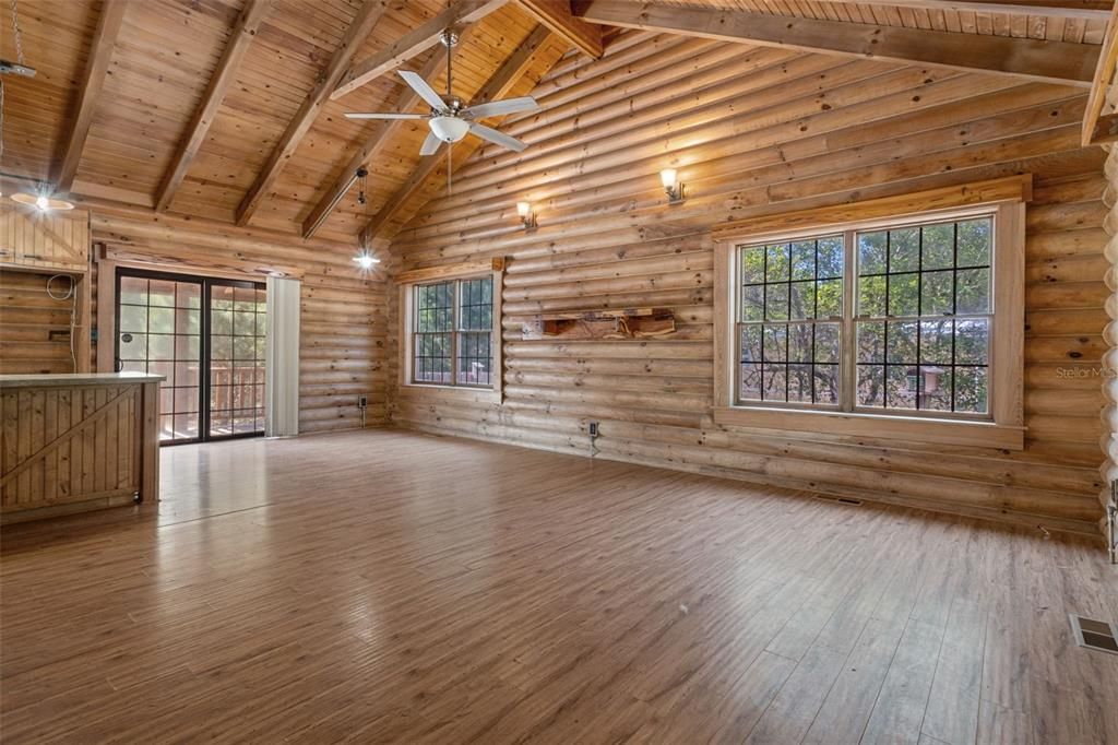 Active With Contract: $230,800 (2 beds, 2 baths, 1215 Square Feet)