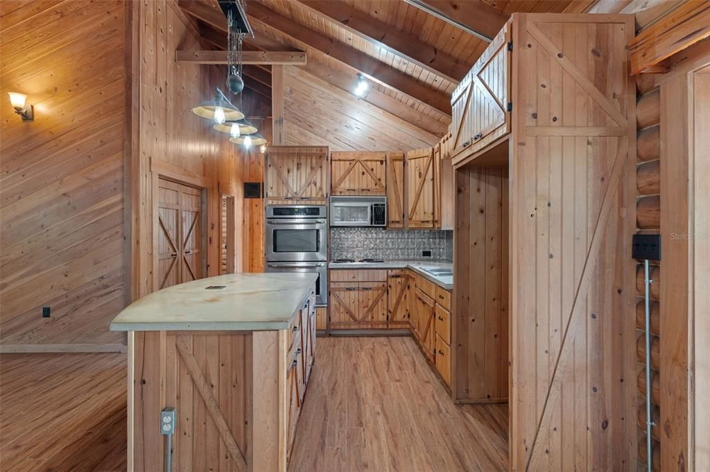 Active With Contract: $230,800 (2 beds, 2 baths, 1215 Square Feet)
