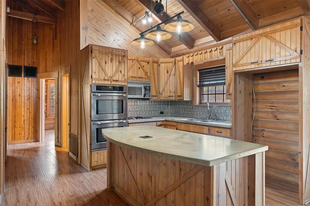 Active With Contract: $230,800 (2 beds, 2 baths, 1215 Square Feet)
