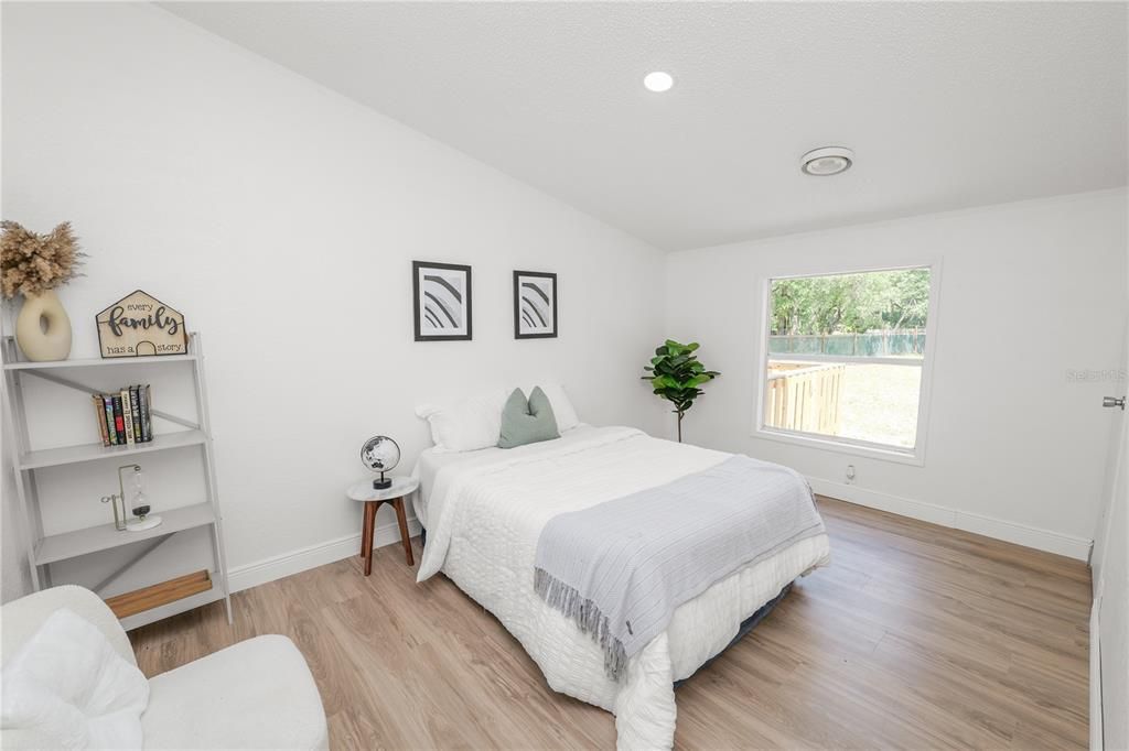 Activo con contrato: $299,000 (3 camas, 2 baños, 1860 Pies cuadrados)