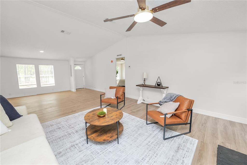 Activo con contrato: $299,000 (3 camas, 2 baños, 1860 Pies cuadrados)