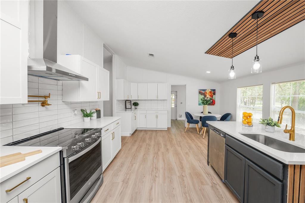 Activo con contrato: $299,000 (3 camas, 2 baños, 1860 Pies cuadrados)