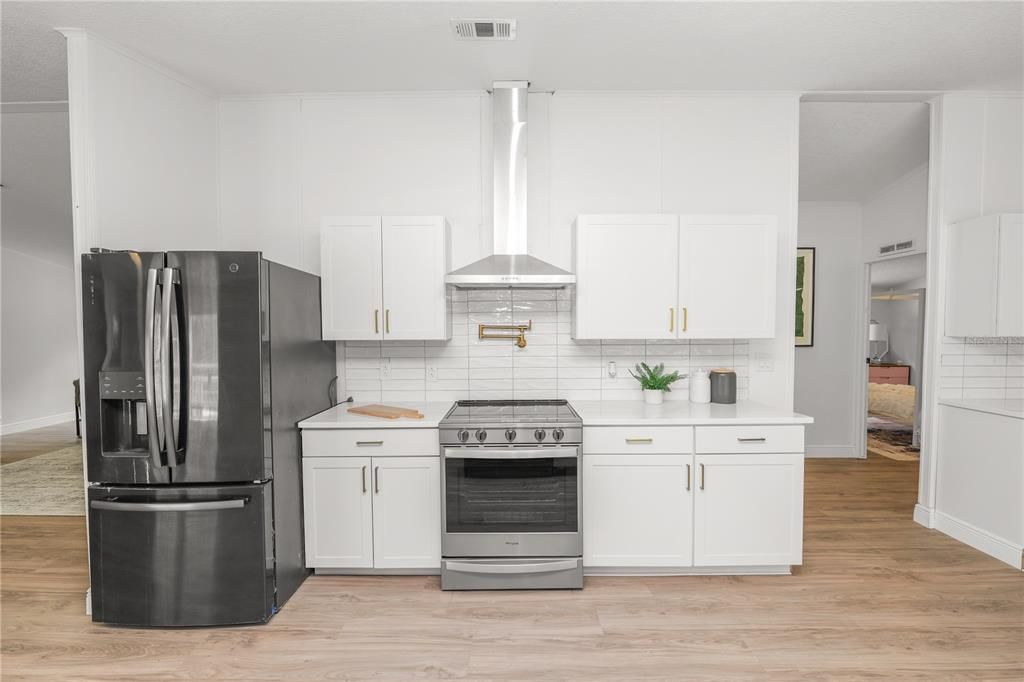 Activo con contrato: $299,000 (3 camas, 2 baños, 1860 Pies cuadrados)