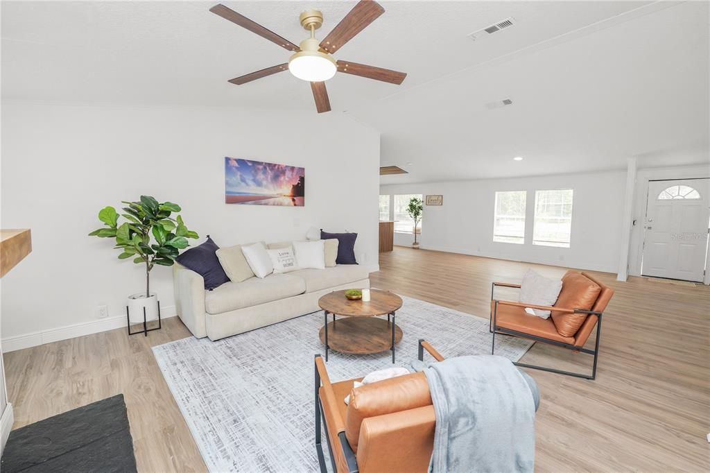 Activo con contrato: $299,000 (3 camas, 2 baños, 1860 Pies cuadrados)