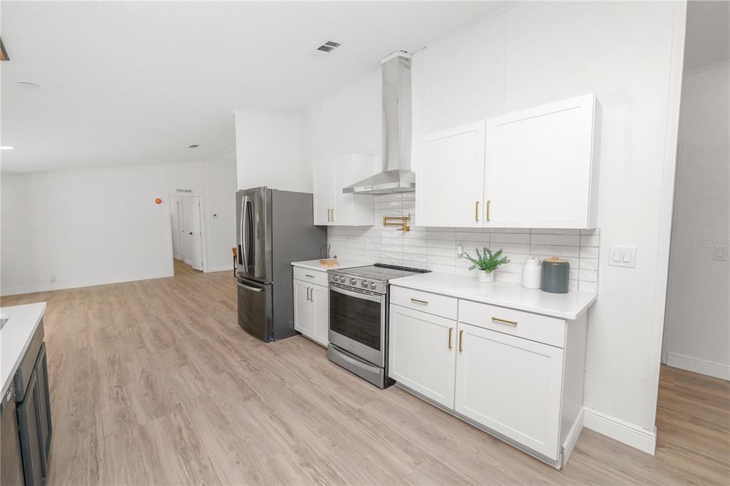 Activo con contrato: $299,000 (3 camas, 2 baños, 1860 Pies cuadrados)