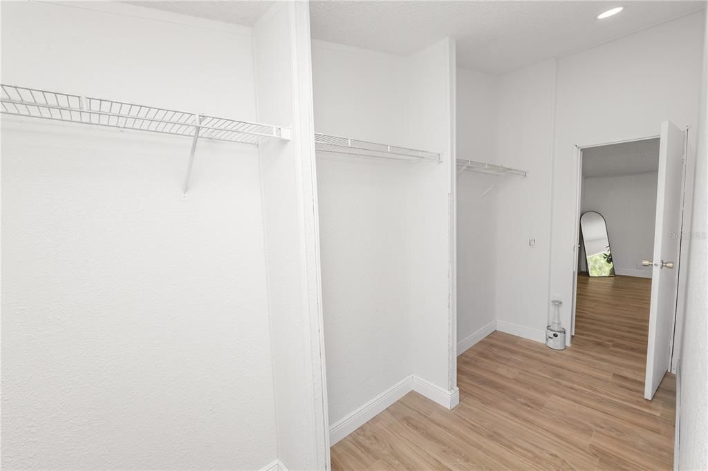 Activo con contrato: $299,000 (3 camas, 2 baños, 1860 Pies cuadrados)