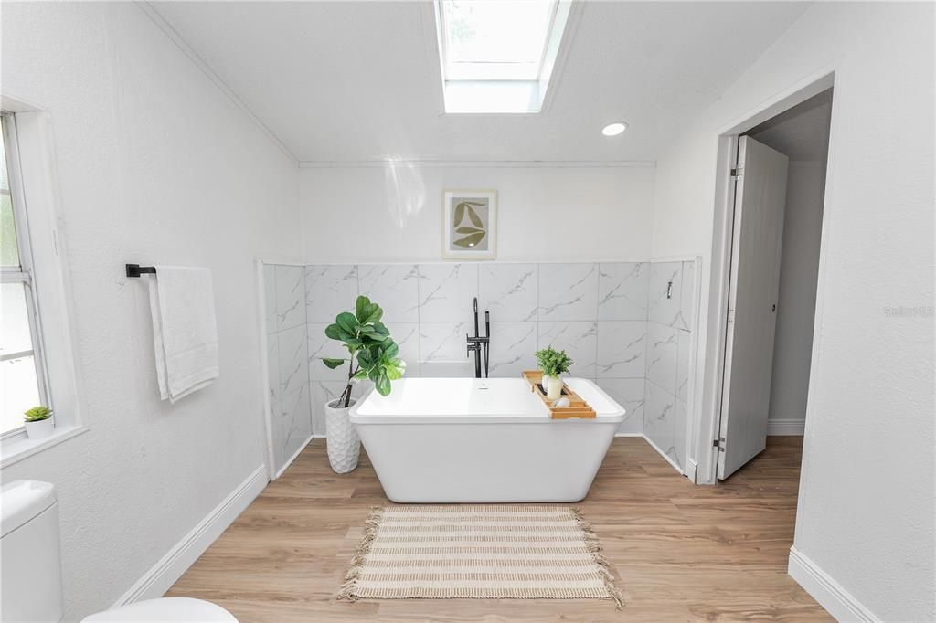 Activo con contrato: $299,000 (3 camas, 2 baños, 1860 Pies cuadrados)