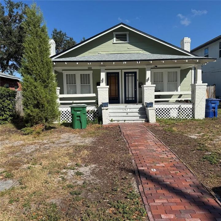 For Rent: $2,160 (2 beds, 1 baths, 810 Square Feet)