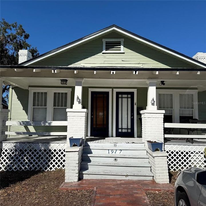For Rent: $2,160 (2 beds, 1 baths, 810 Square Feet)