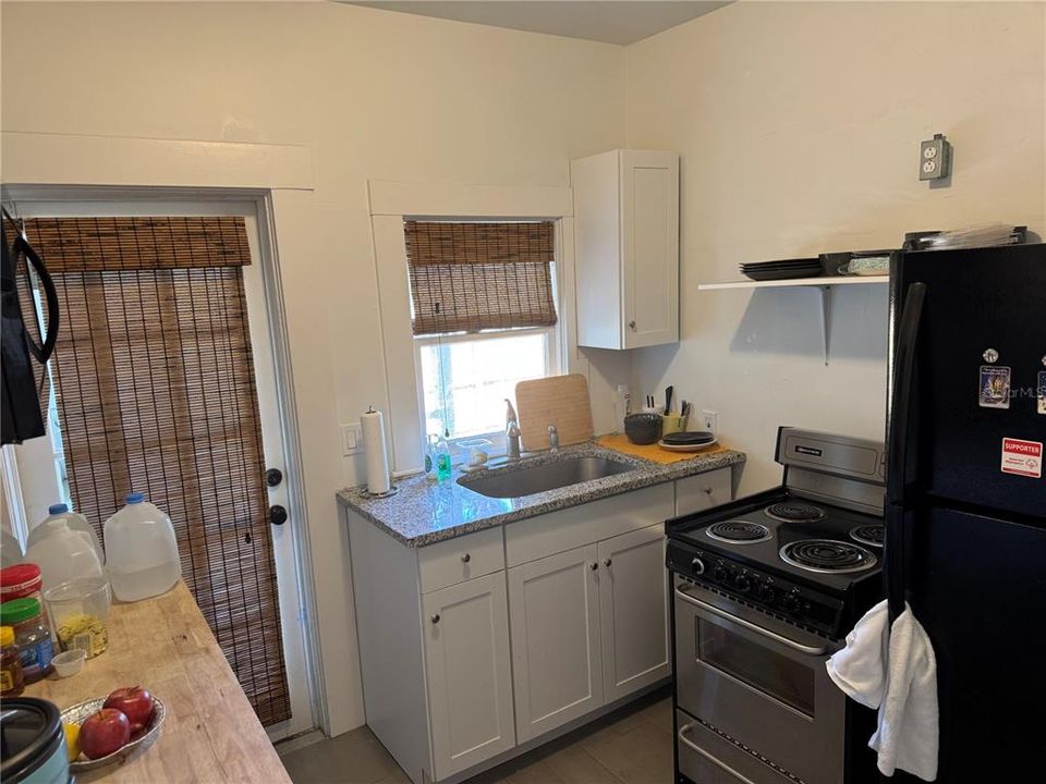 For Rent: $2,160 (2 beds, 1 baths, 810 Square Feet)