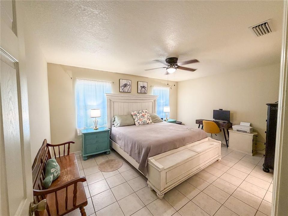 En Venta: $219,900 (2 camas, 2 baños, 987 Pies cuadrados)