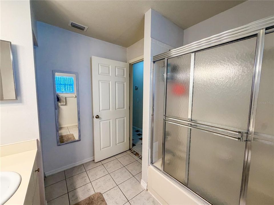 En Venta: $219,900 (2 camas, 2 baños, 987 Pies cuadrados)