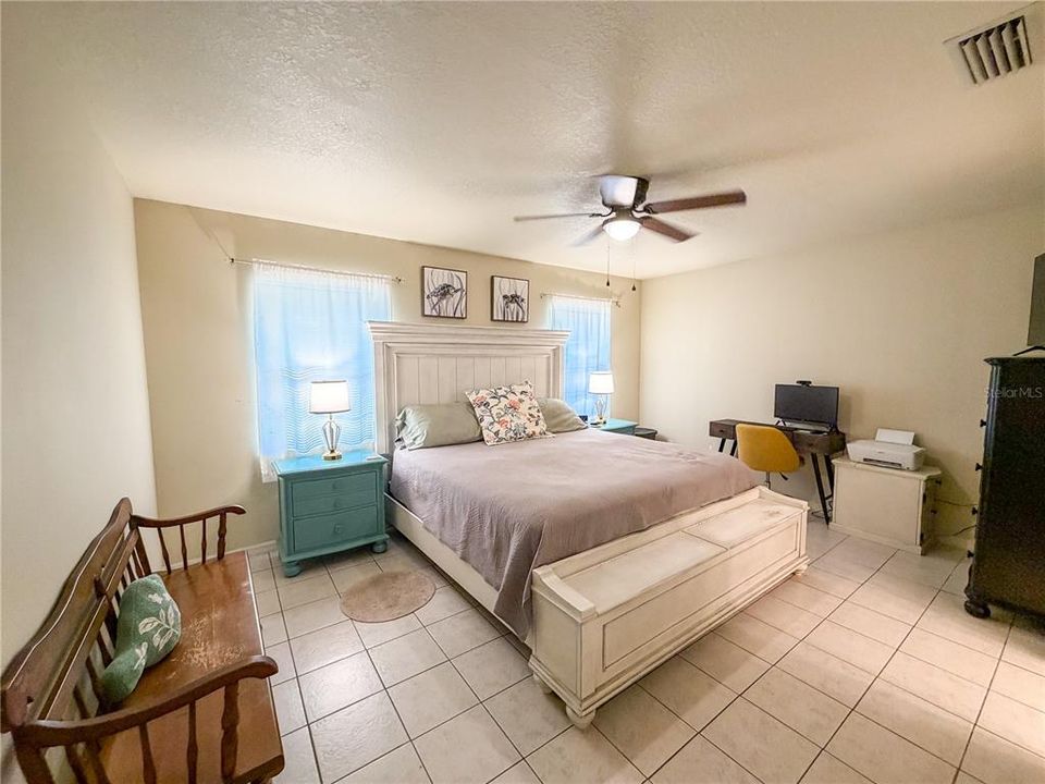 En Venta: $219,900 (2 camas, 2 baños, 987 Pies cuadrados)