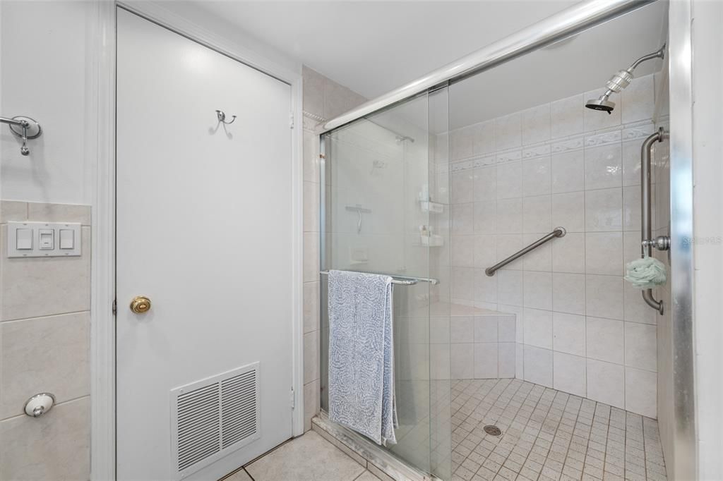 For Sale: $570,000 (4 beds, 0 baths, 1280 Square Feet)