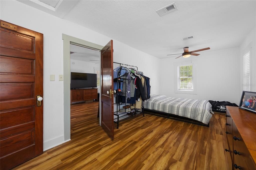 For Sale: $570,000 (4 beds, 0 baths, 1280 Square Feet)