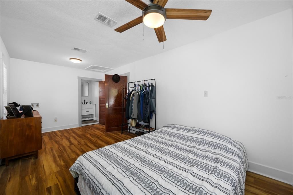 For Sale: $570,000 (4 beds, 0 baths, 1280 Square Feet)