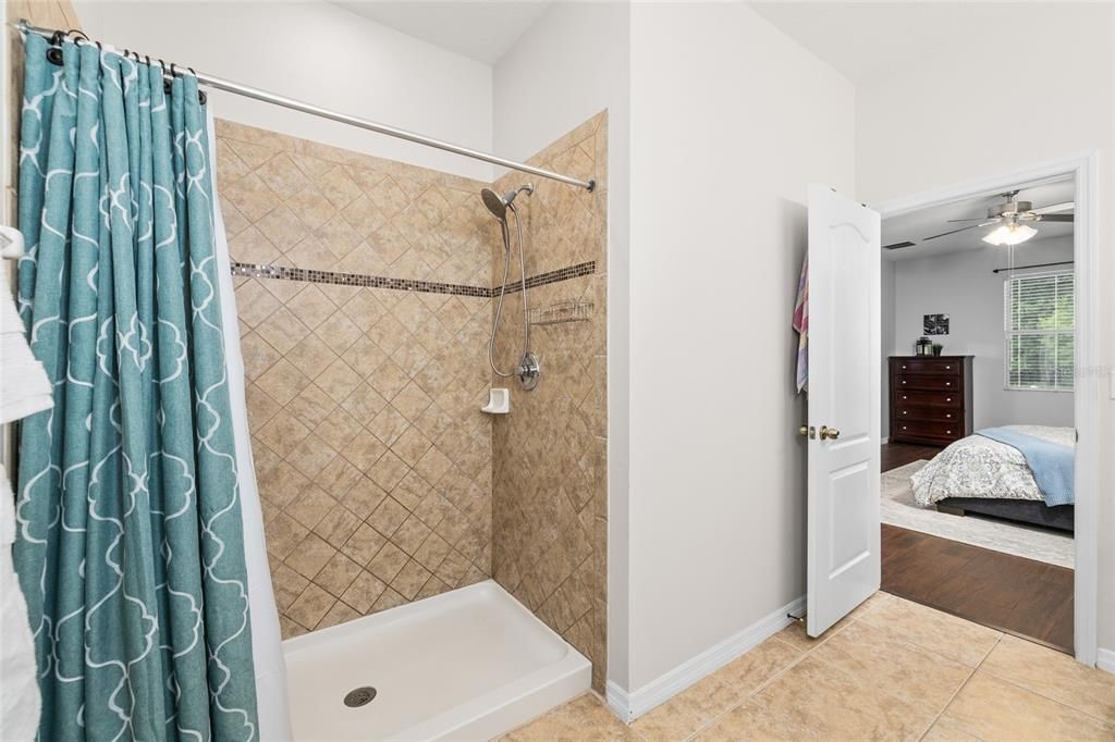 For Sale: $339,990 (3 beds, 2 baths, 1598 Square Feet)