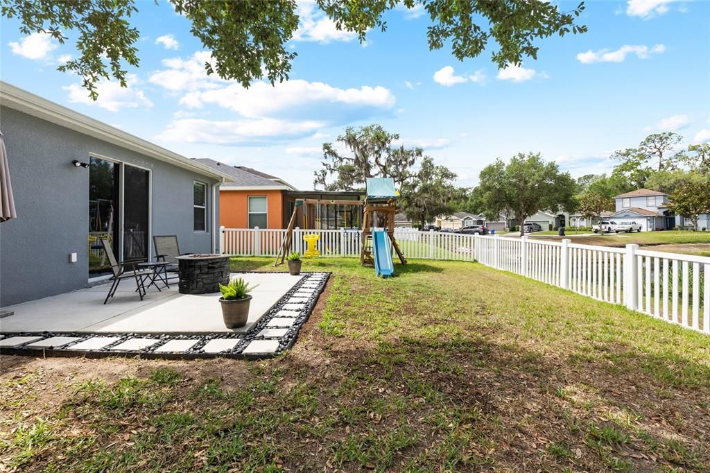 For Sale: $339,990 (3 beds, 2 baths, 1598 Square Feet)
