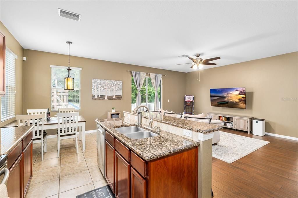 For Sale: $339,990 (3 beds, 2 baths, 1598 Square Feet)
