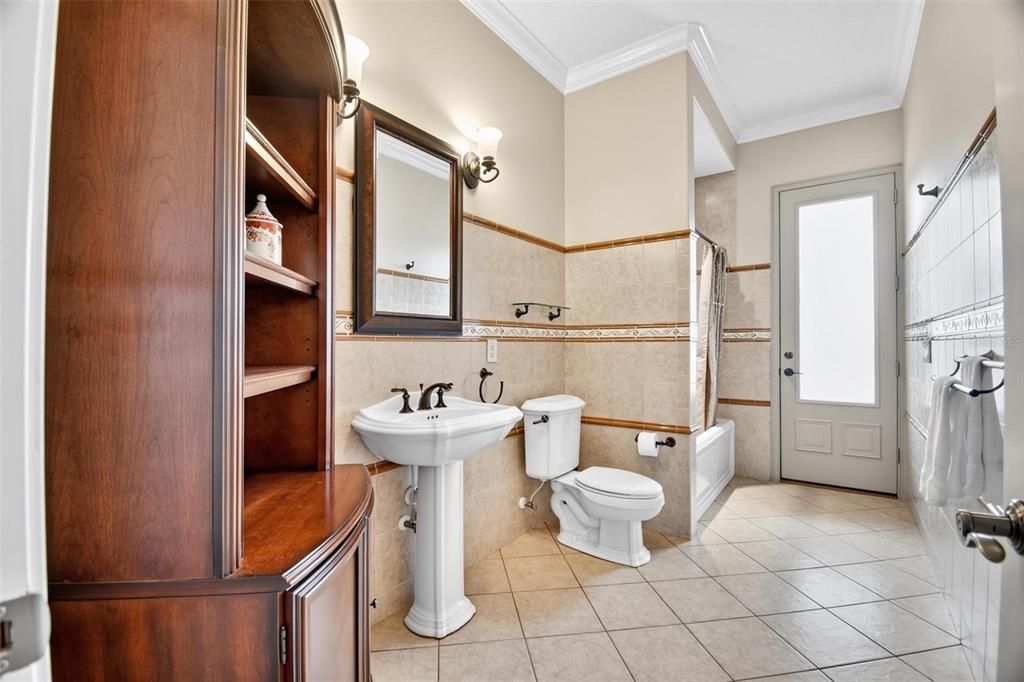 For Sale: $1,587,000 (5 beds, 4 baths, 4612 Square Feet)