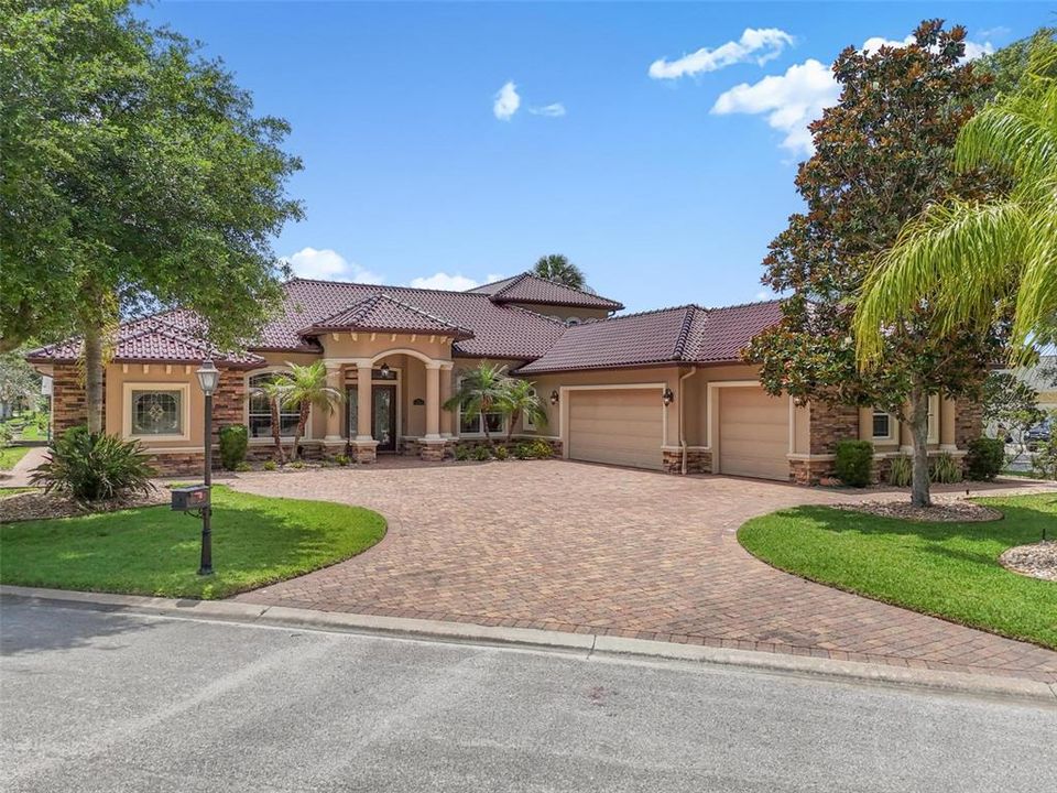 For Sale: $1,587,000 (5 beds, 4 baths, 4612 Square Feet)