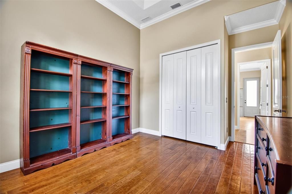 For Sale: $1,587,000 (5 beds, 4 baths, 4612 Square Feet)