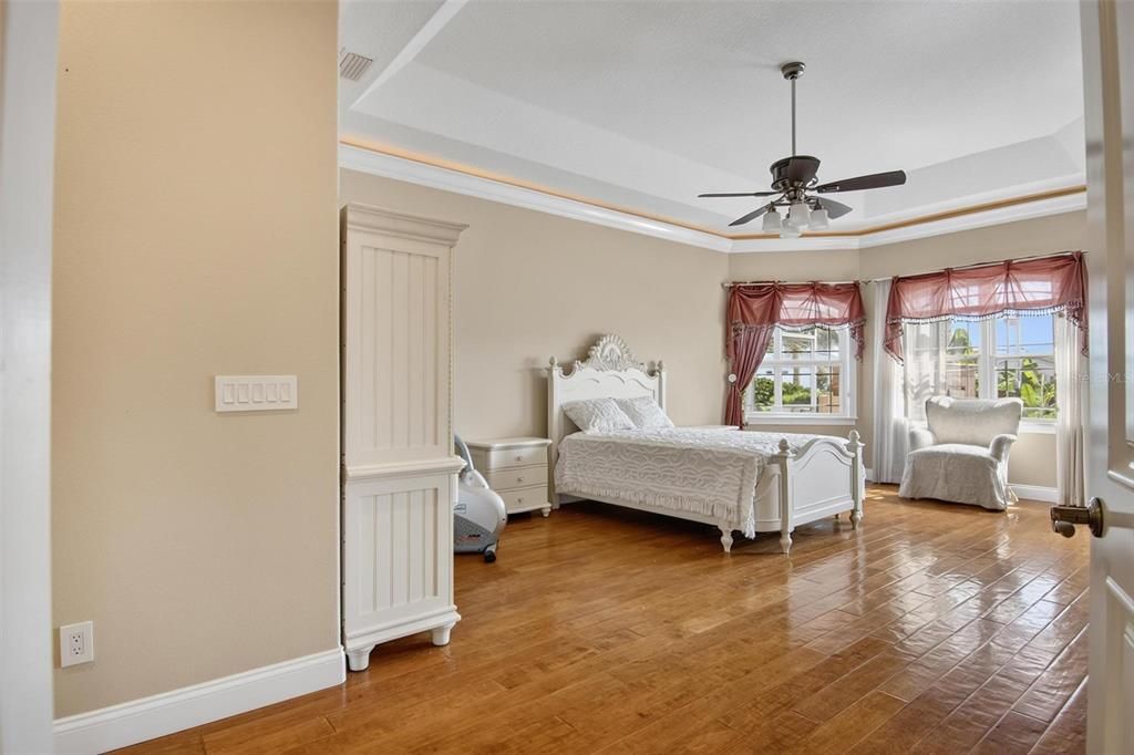For Sale: $1,587,000 (5 beds, 4 baths, 4612 Square Feet)