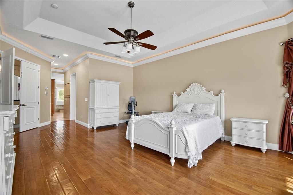 For Sale: $1,587,000 (5 beds, 4 baths, 4612 Square Feet)